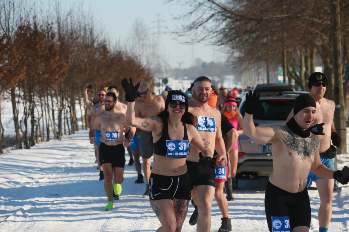 „Im mniej ubrań tym lepiej” Nad Zalewem Zembrzyckim w Lublinie odbył się „bieg na golasa”! 