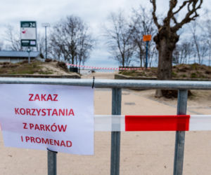Dostali mandat za siedzenie w aucie 