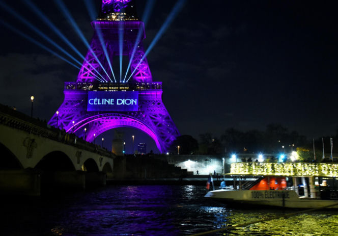 Wieża Eiffla rozbłysła na powrót Celine Dion