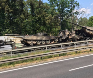 Szczecin. Zderzenie ciężarówek przewożących czołgi