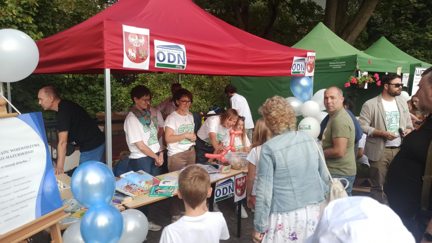 Tłumy na Starym Mieście w Olsztynie. Mieszkańcy świętowali 25-lecie samorządu Warmii i Mazur [ZDJĘCIA]