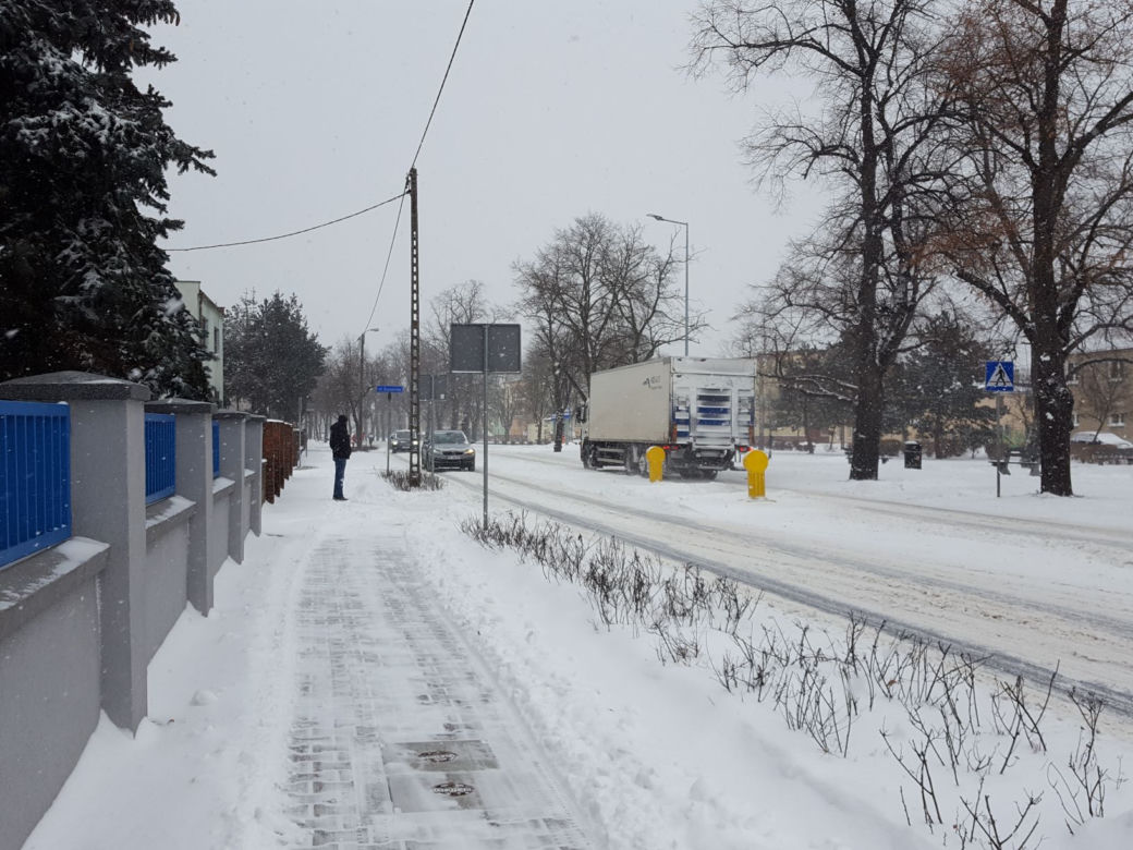Kolejny atak zimy tej zimy w Lesznie. Miasto zasypane śniegiem