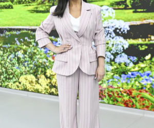 Garnitur Kasi Cichopek idealnie sprawdzi się na Komunię. Ten kolor idealnie wpisuje się w wiosenne trendy