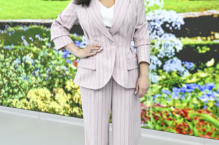 Garnitur Kasi Cichopek idealnie sprawdzi się na Komunię. Ten kolor idealnie wpisuje się w wiosenne trendy