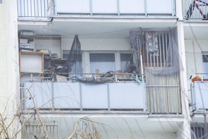 Śmieci, smród i strach na Gocławiu. Sąsiad zbieracz terroryzuje mieszkańców. "On potrzebuje pomocy"