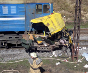 Katastrofa na Ukrainie. Pociąg zmiażdżył autobus 