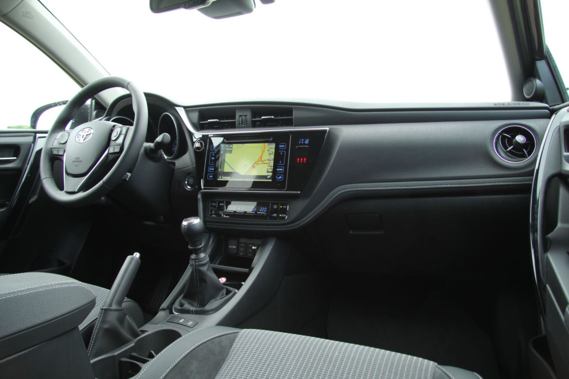 Toyota Auris Touring Sports lifting