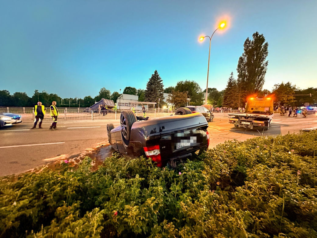 Karambol w Olsztynie. Pijany kierowca staranował autobus