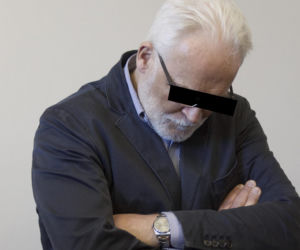 Zmarł, bo lekarz zaszył mu dwie chusty w brzuchu