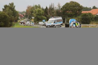 Gietrzwałd. Radiowóz ROZJECHAŁ motocyklistów! Jedna osoba nie żyje