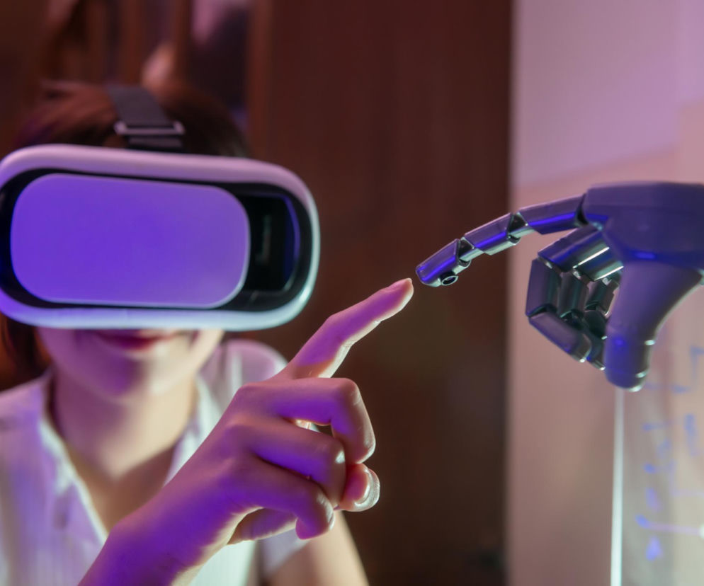 Nastolatek bezgranicznie ufa AI? Tak w 4 krokach nauczysz go weryfikować fakty