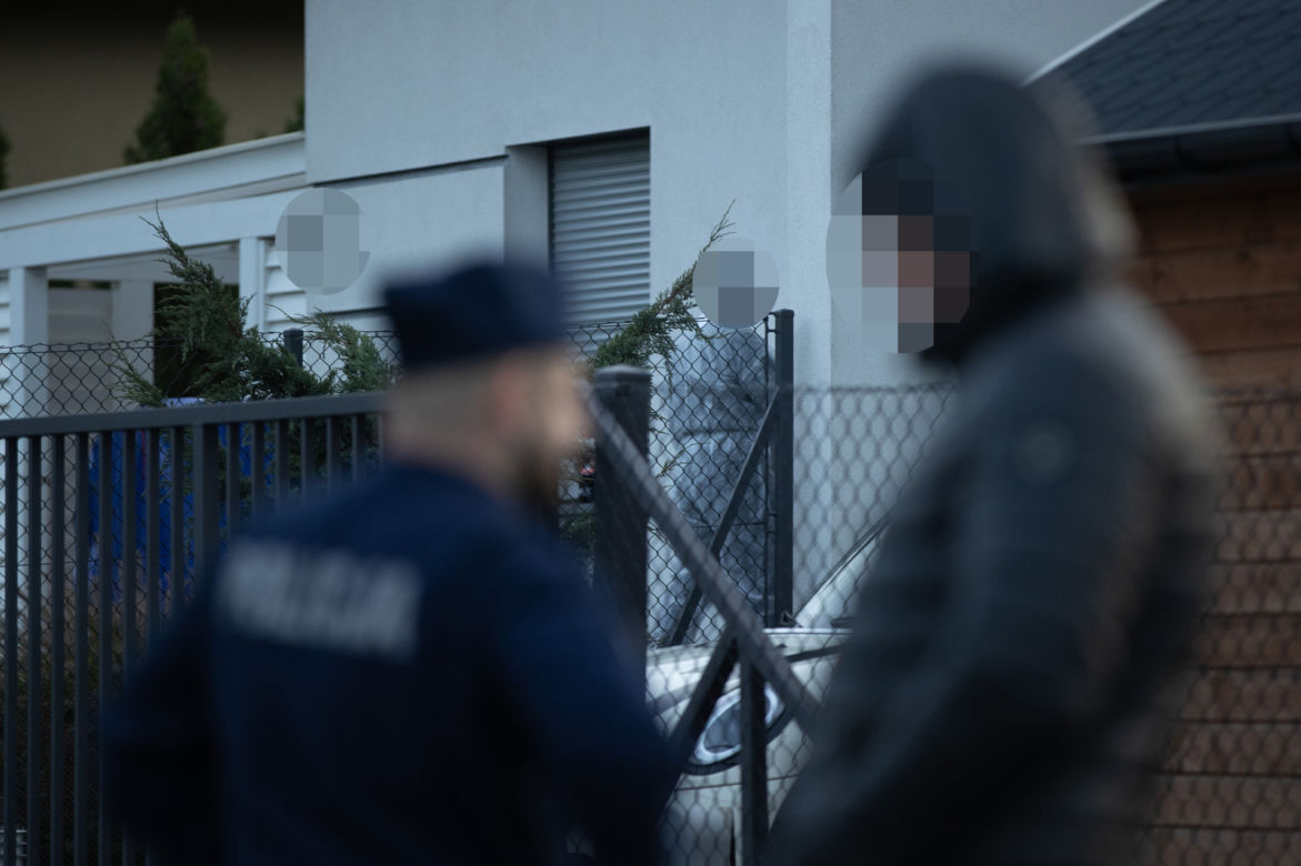 Cztery ciała w Tarnowie. Kobieta i dzieci zginęły od ciosów szlifierką kątową? 