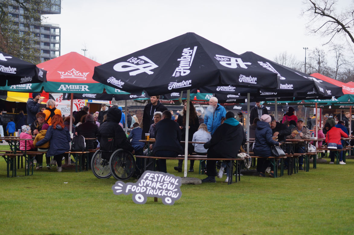 Festiwal Smaków Food Trucków 2023. Restauracje na kółkach zaparkowały na Wyspie Młyńskiej! [ZDJĘCIA]