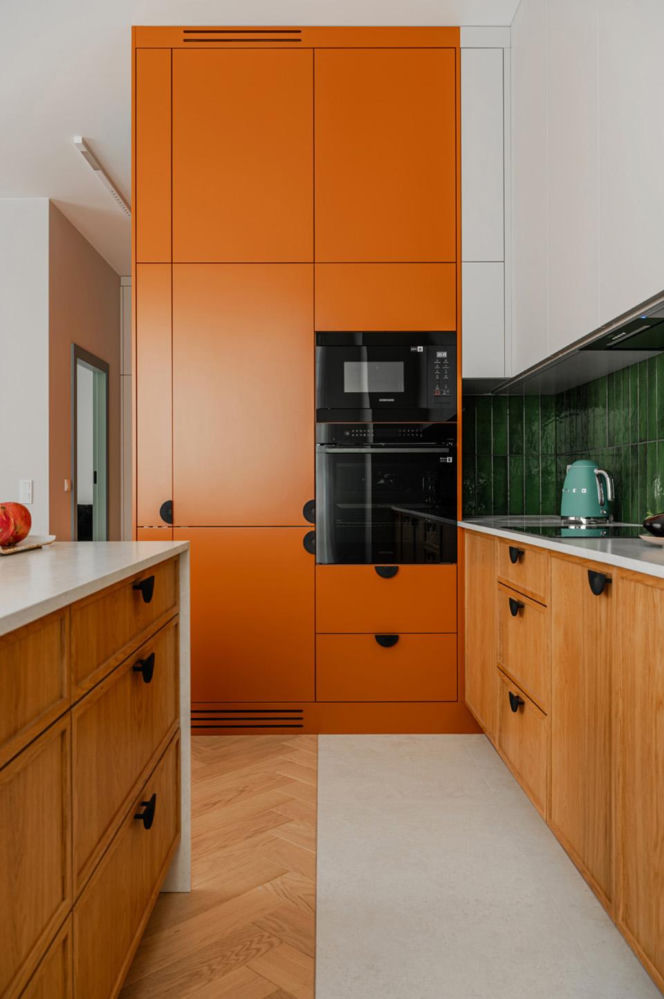 Mieszkanie w kolorach szałwiowej zieleni i ciepłej terakoty