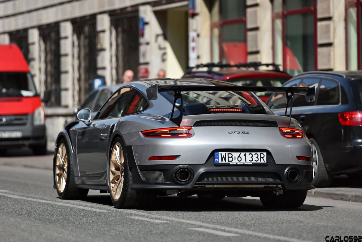 Kuba Wojewódzki jeździ Porsche 911 GT2 RS