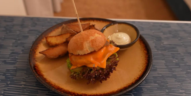 Książulo w luksusowym hotelu we Wrocławiu. Jedno danie go zniesmaczyło: "Okropne"