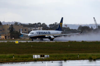 Lot z Wrocławia na Cypr przekierowany. Ewakuacja lotniska w Pafos