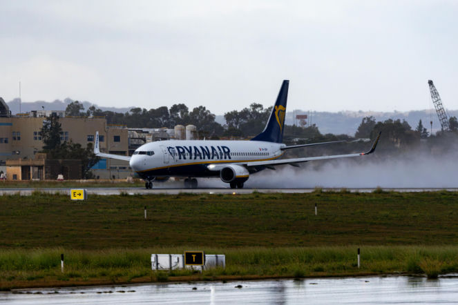 Lot z Wrocławia na Cypr przekierowany. Ewakuacja lotniska w Pafos