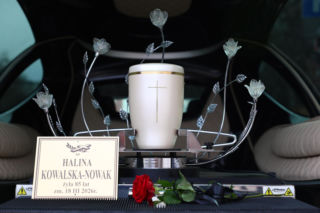 Nie ma trumny na pogrzebie Haliny Kowalskiej. Skromne ostatnie pożegnanie legendy PRL-u