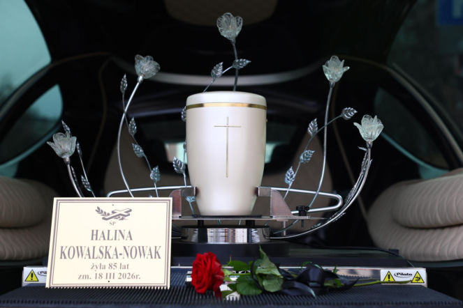 Nie ma trumny na pogrzebie Haliny Kowalskiej. Skromne ostatnie pożegnanie legendy PRL-u