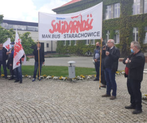 Pikieta w MAN-ie. Związkowa Solidarność w MAN BUS nadal protestuje!