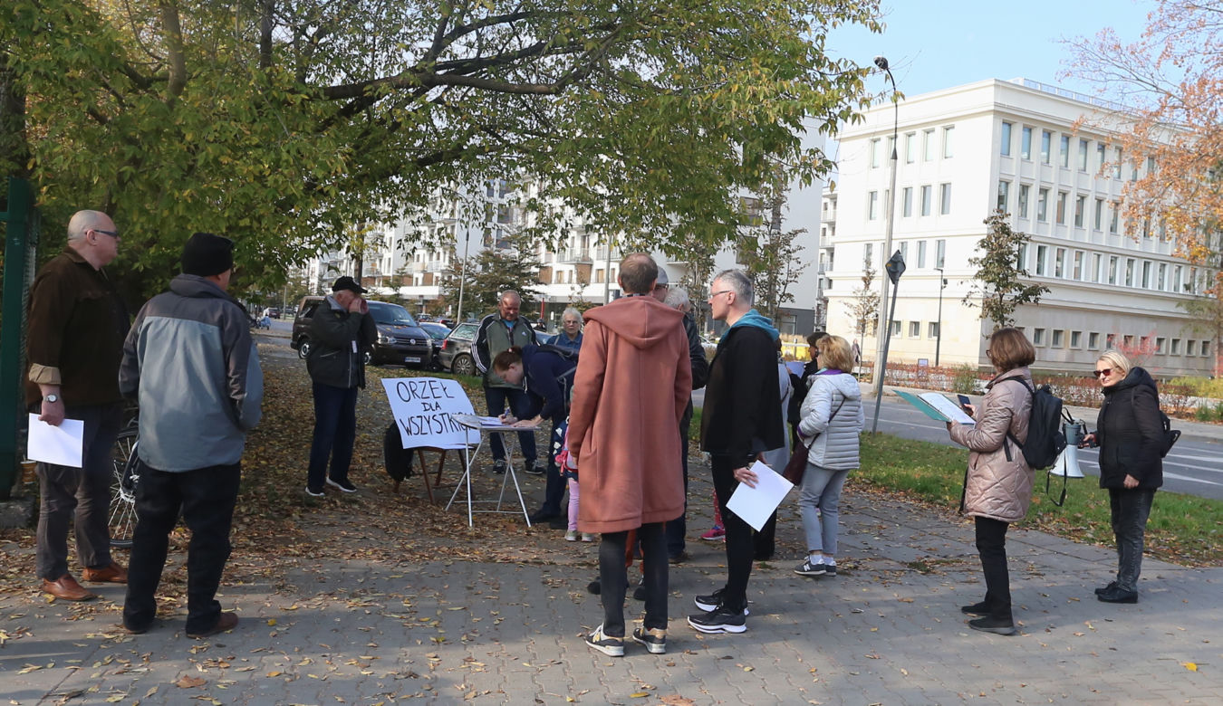 Chcemy tu park, a nie kolejny zabytek. Mieszkańcy protestowali przed torem kolarskim RKS Orzeł 