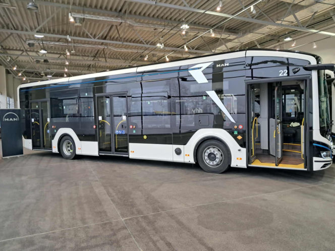 Pięć nowych autobusów elektrycznych trafia do komunikacji miejskiej w Starachowicach