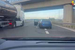Bił kobietę na autostradzie, bo jechała zgodnie z przepisami! Wszystko nagrała jej 8-letnia córka