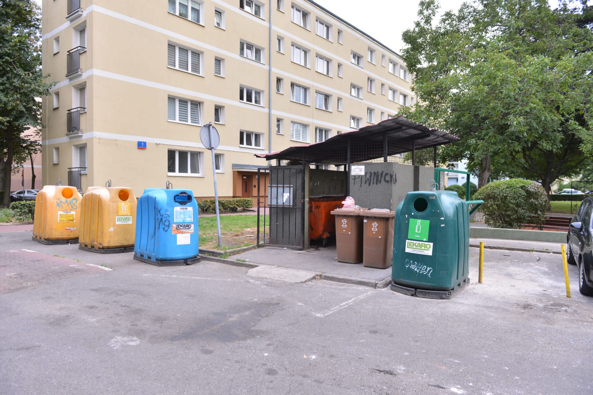 Altanka śmieciowa przy ul. Świętosławskiej 7