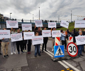 Cichy marsz w Krakowie po tragicznym wypadku. Zginęło młode małżeństwo