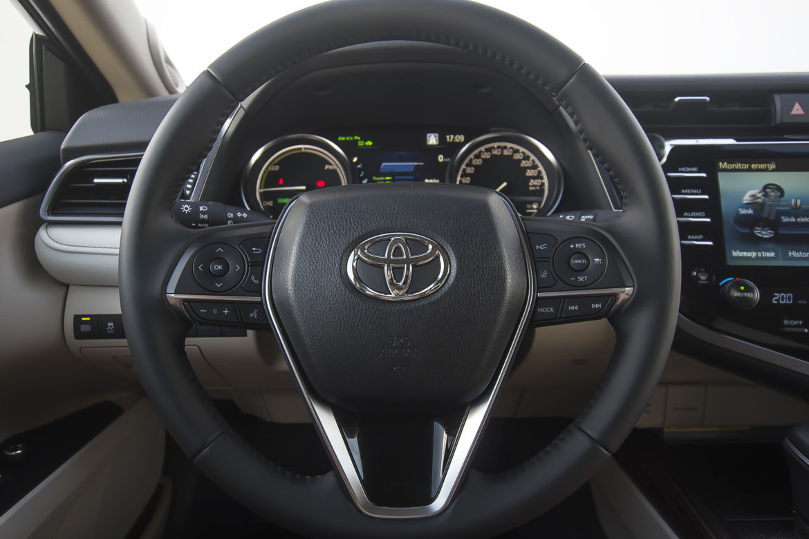 Toyota Camry 2.5 Hybrid Dynamic Force 218 KM e-CVT Executive