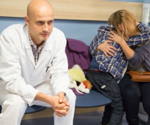Na dobre i na złe odc. 624. Rafał Konica (Robert Koszucki), Marta (Katarzyna Bujakiewicz), Jaś (Mateusz Bożek)