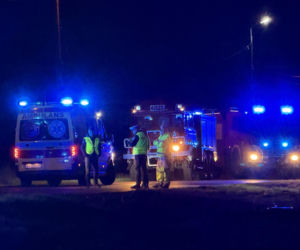 Kierowca uderzył w barierki, barierka przebiła auto i zabiła pasażera, kierowca uciekł pieszo