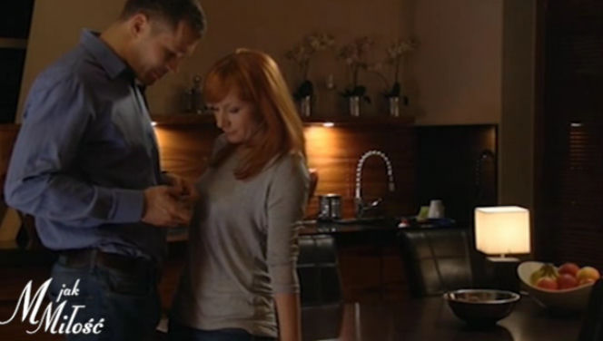 M jak miłość odcinek 1053 Agnieszka (Magdalena Walach) Tomek (Andrzej Młynarczyk)