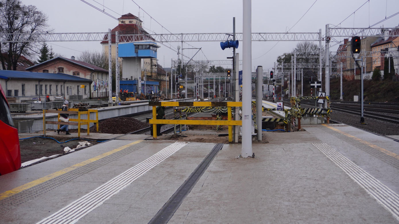 Postępują prace nad konstrukcją budynku Dworca Głównego w Olsztynie. Perony niemal na ukończeniu [ZDJĘCIA]