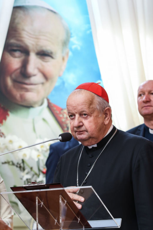 Czy Dziwisz mógł oszukać papieża?