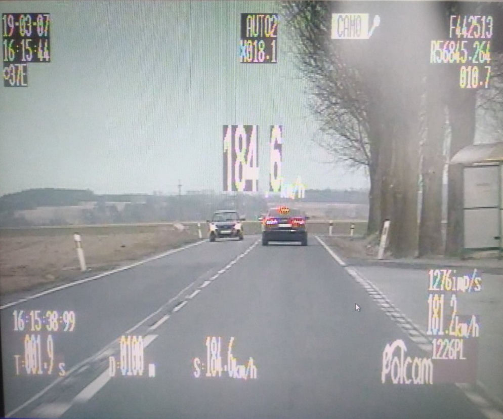Kierowca pędził aż 184km/h po drodze wojwódzkiej! Jego rajd nagrał policjny wideorejestrator!