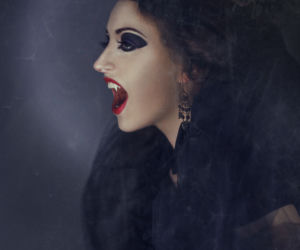 Najlepsze stroje na HALLOWEEN 2021. W tych przebraniach zrobisz furorę! [GALERIA]