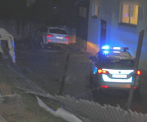 Połom Duży. Szaleńczą jazdę zakończył upadkiem ze skarpy. Chciał uciec policji