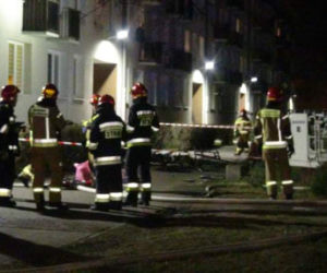 Ogień strawił mieszkanie na Targówku. Trzy osoby w szpitalu
