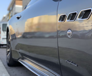 MiłyPan jeździ sportowym Maserati GranTurismo