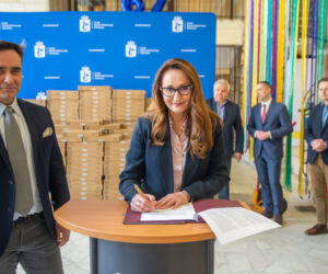 Ponad 300 laptopów trafi do ukraińskich uczniów. „Pozwolą młodym uchodźcom kontynuować naukę”