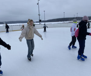 Lodowisko w Centrum Rekreacyjno-Sportowym Ukiel