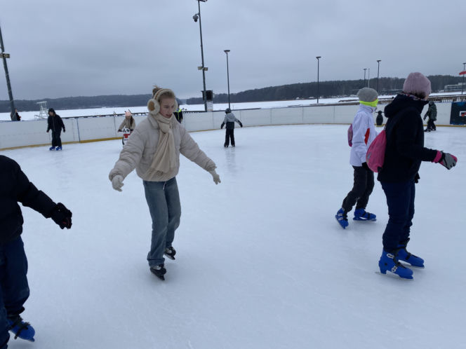 Lodowisko w Centrum Rekreacyjno-Sportowym Ukiel