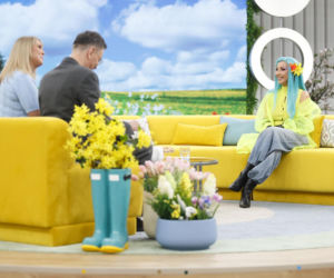 Cleo w niebieskich włosach