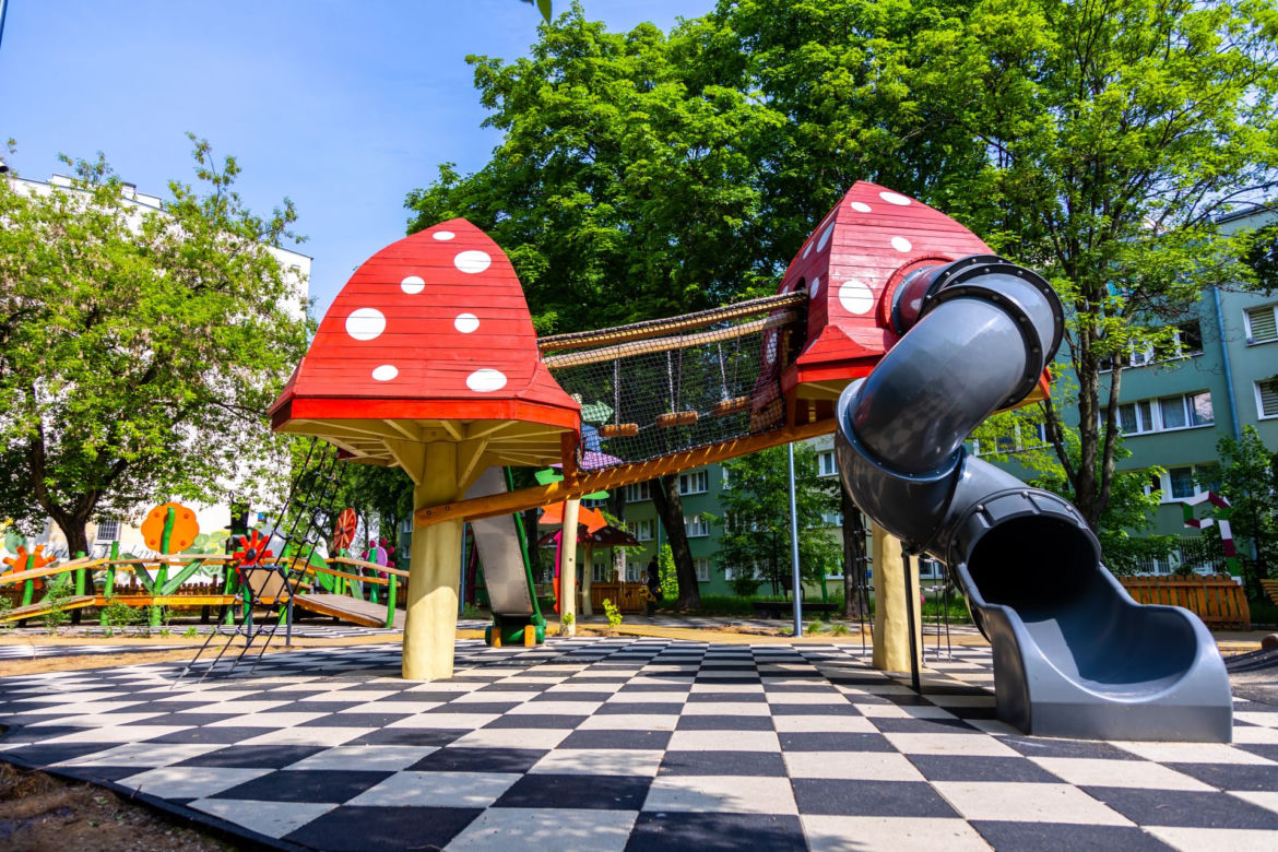 Plac zabaw inspirowany Alicją w krainie czarów