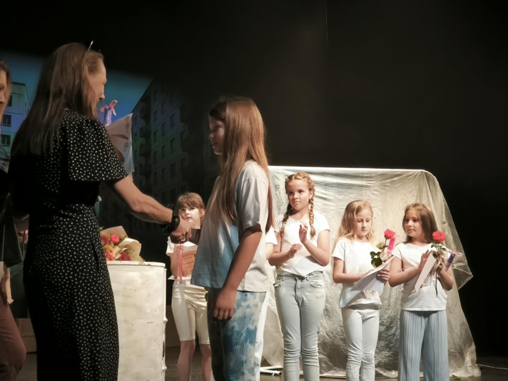 Spektakl na zakończenie warsztatów teatralnych w Teatrze Miejskim w Lesznie 
