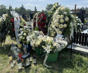 Tuż po 27-urodzinach na Łukasza spadł samolot. Przejmujący widok na grobie żołnierza. Dumnie służyłeś Ojczyźnie