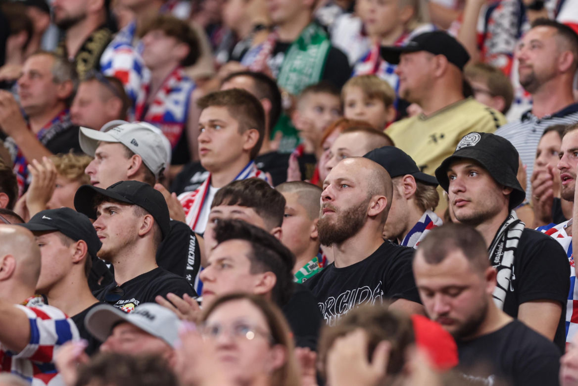 Górnik Zabrze - Termalica Nieciecza. Niesamowita atmosfera na Arenie Zabrze! Kibice Górnika dopingują swoją drużynę