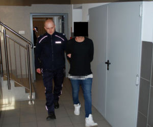 Bójka przy Złotych Tarasach: Siedem osób zatrzymanych, zarzut pobicia dla pięciu [ZDJĘCIA]
